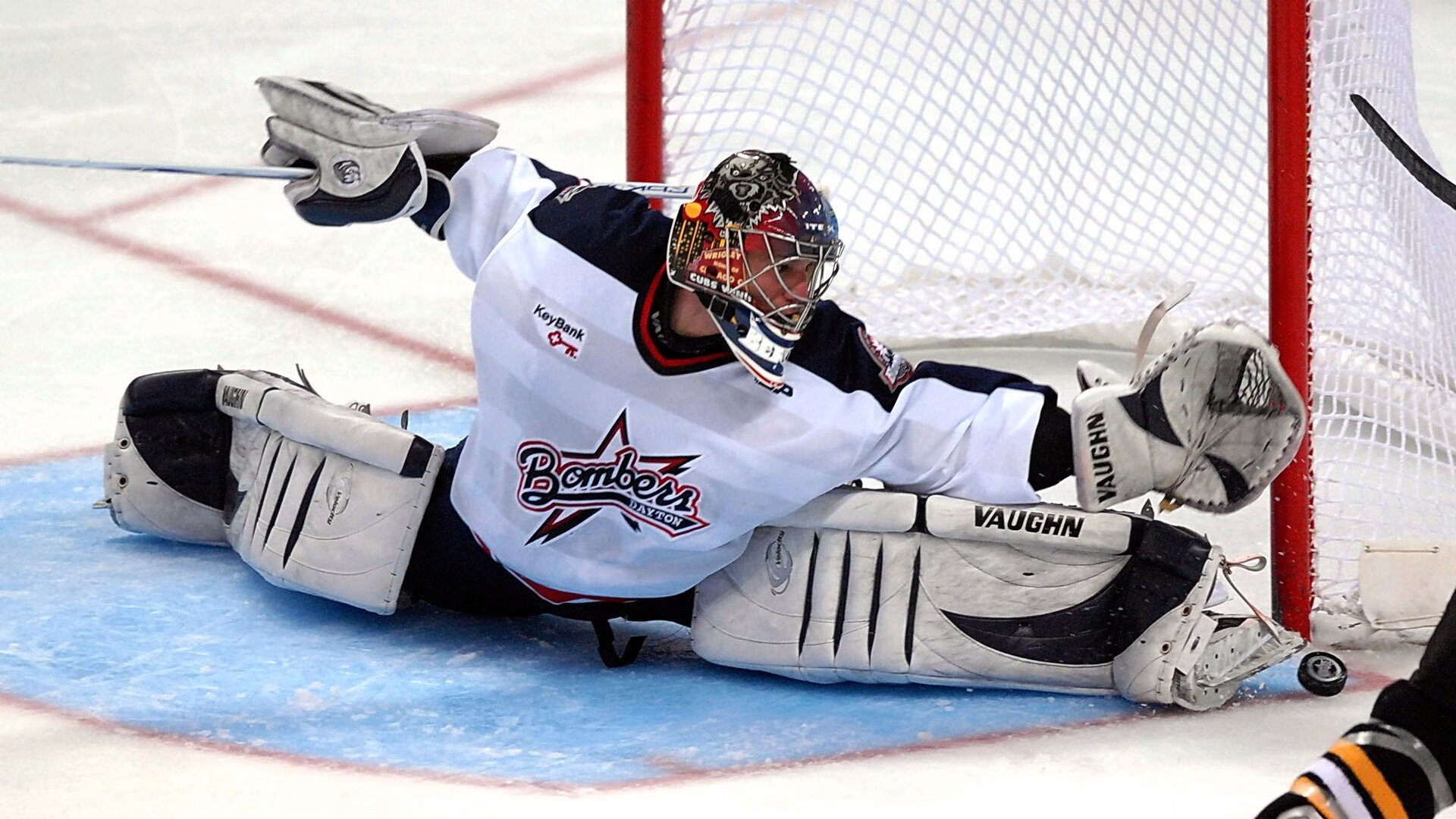 勇士力克尼克斯，全明星赛前哨战中库里双手暴扣点燃全场，库里40分勇士力克魔术